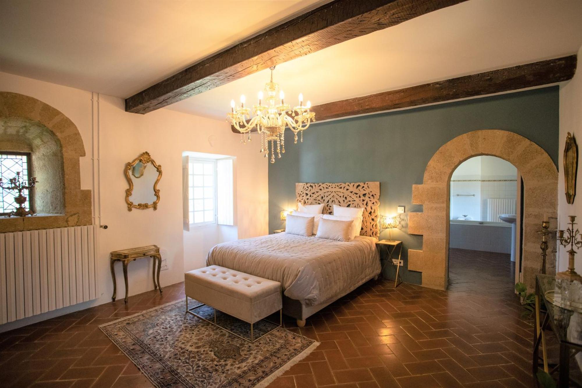 Chateau Saint-Pierre De Mejans Puyvert Buitenkant foto